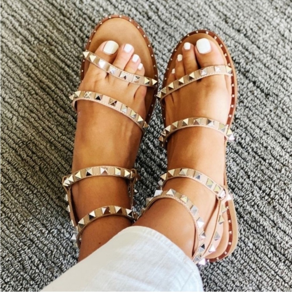 Steve Madden Travel studded sandal sz 9.5